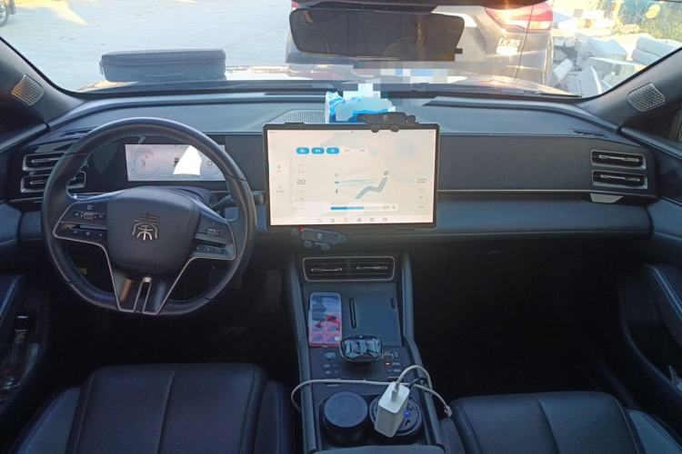 Used BYD Qin L 2024 DM-i 80KM Beyond Model Center Console