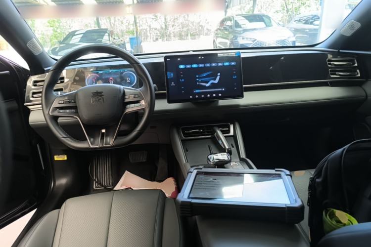 Used BYD Qin L 2024 DM-i 120KM Leading Model Center Console