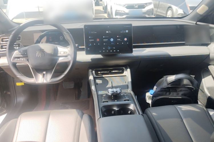 Used BYD Qin L 2024 DM-i 120KM Leading Model Center Console