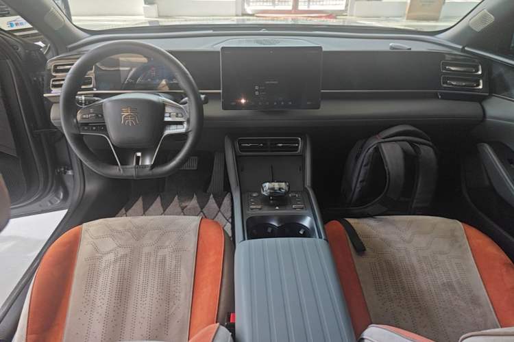 Used BYD Qin L 2024 DM-i 80KM Beyond Model Center Console