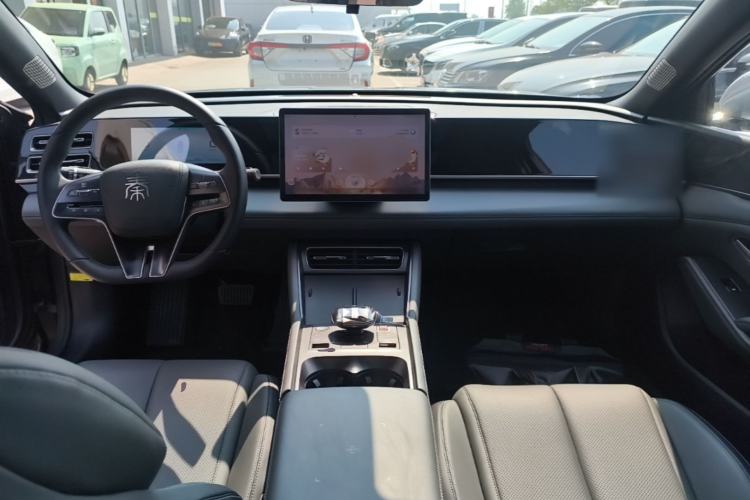 Used BYD Qin L 2024 DM-i 120KM Leading Model Center Console