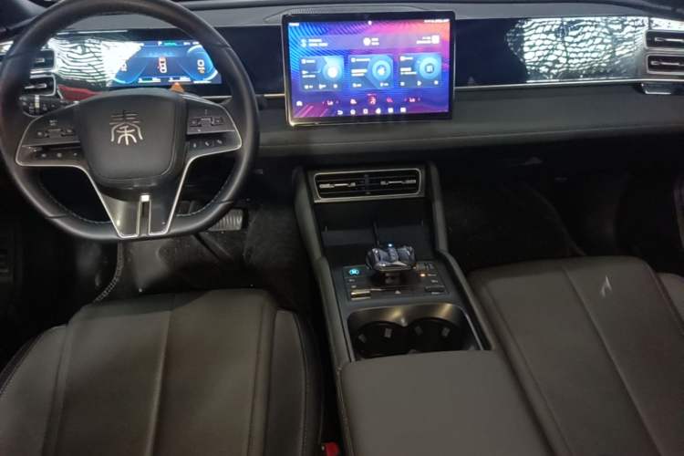 Used BYD Qin L 2024 DM-i 80KM Beyond Model Center Console