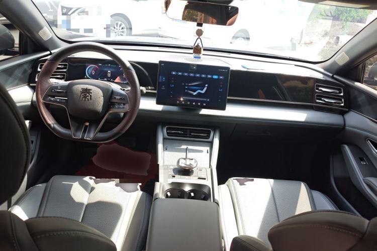 Used BYD Qin L 2024 DM-i 80KM Beyond Model Center Console
