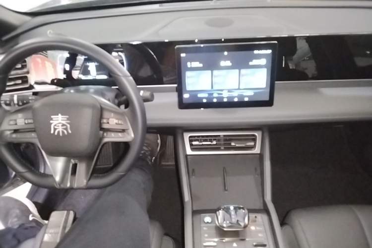 Used BYD Qin L 2024 DM-i 80KM Leading Model Center Console