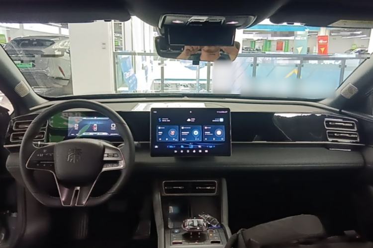 Used BYD Qin L 2024 DM-i 80KM Beyond Model Center Console