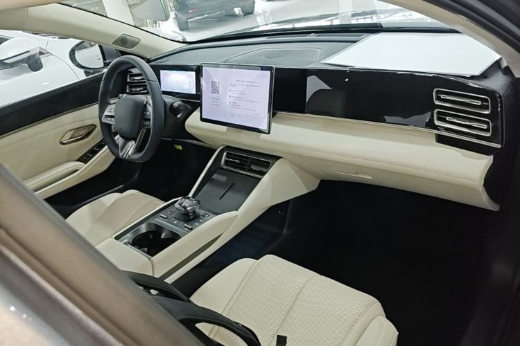 Used BYD Qin L 2024 DM-i 120KM Beyond Model Center Console