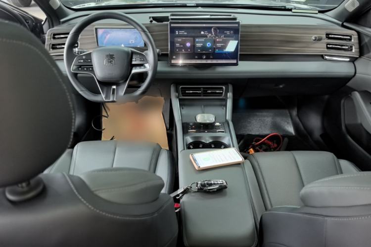 Used BYD Qin L 2024 DM-i 120KM Beyond Model Center Console