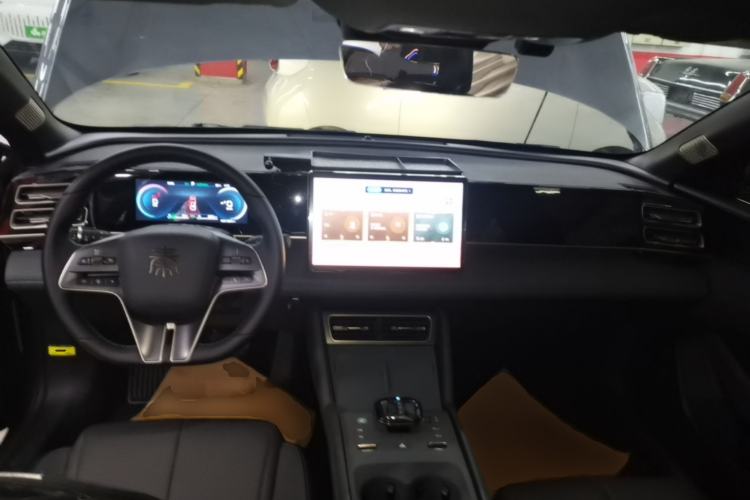 Used BYD Qin L 2024 DM-i 120KM Leading Model Center Console