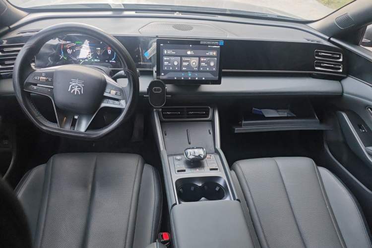 Used BYD Qin L 2024 DM-i 80KM Leading Model Center Console