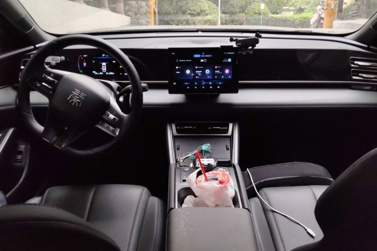 Used BYD Qin L 2024 DM-i 80KM Leading Model Center Console