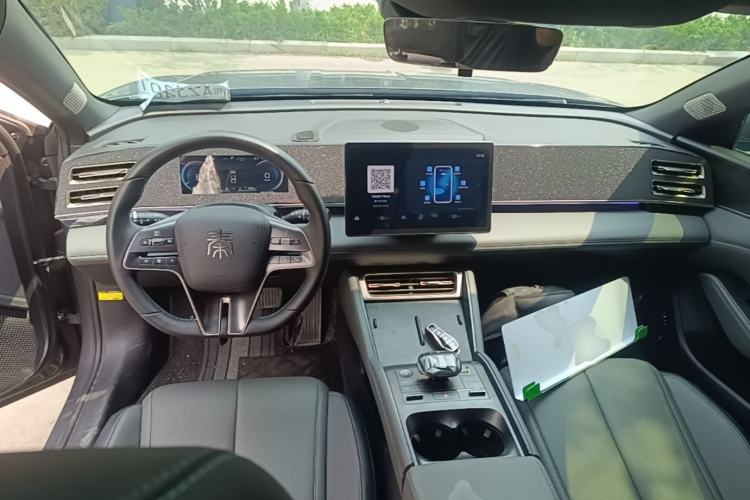 Used BYD Qin L 2024 DM-i 120KM Leading Model Center Console