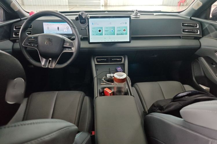 Used BYD Qin L 2024 DM-i 120KM Beyond Model Center Console