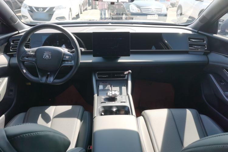 Used BYD Qin L 2024 DM-i 80KM Leading Model Center Console