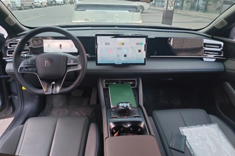 Used BYD Qin L 2024 DM-i 80KM Beyond Model Center Console