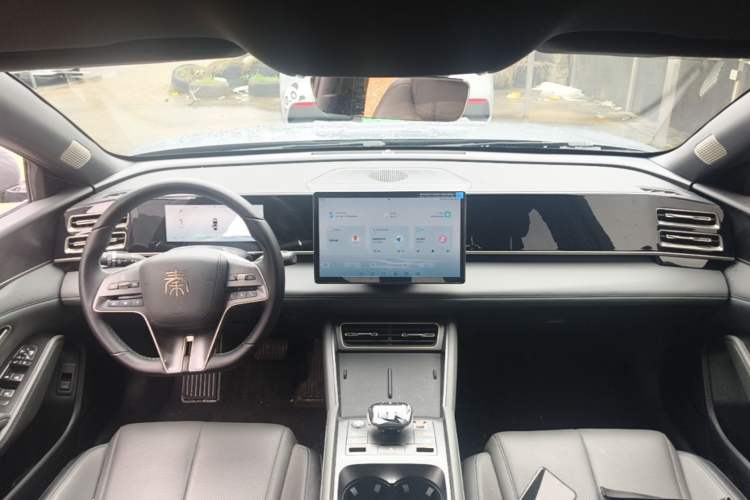 Used BYD Qin L 2024 DM-i 80KM Beyond Model Center Console