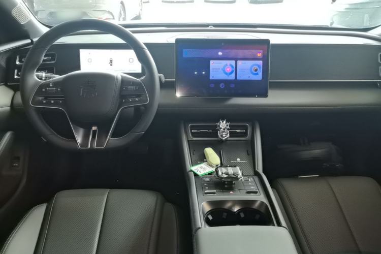 Used BYD Qin L 2024 DM-i 80KM Beyond Model Center Console
