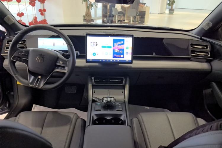 Used BYD Qin L 2024 DM-i 80KM Beyond Model Center Console
