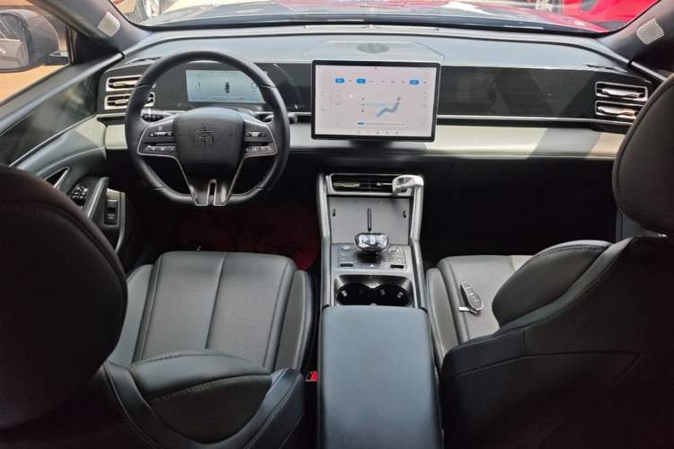 Used BYD Qin L 2024 DM-i 80KM Beyond Model Center Console