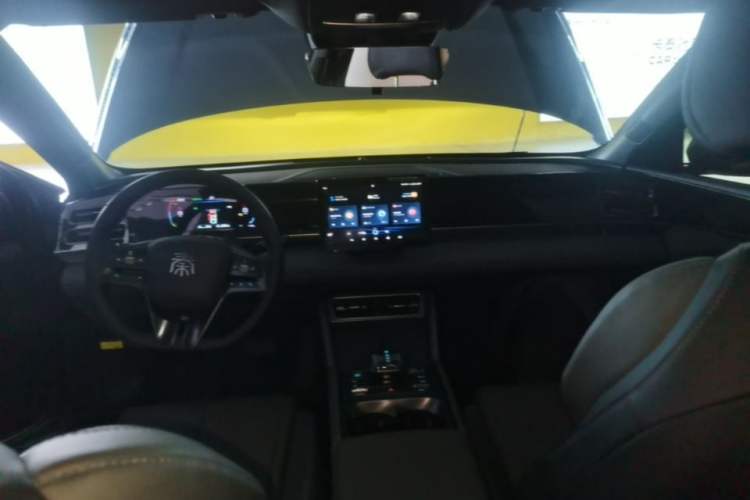 Used BYD Qin L 2024 DM-i 80KM Leading Model Center Console