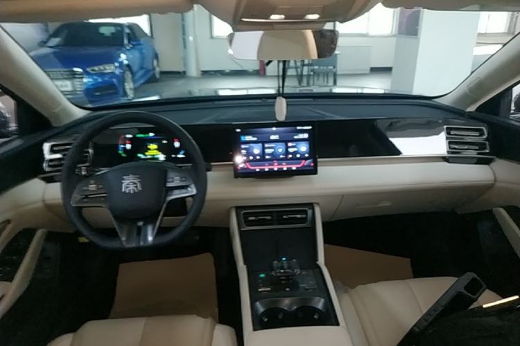 Used BYD Qin L 2024 DM-i 80KM Leading Model Center Console