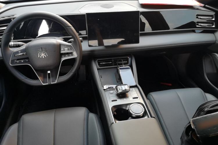 Used BYD Qin L 2024 DM-i 80KM Beyond Model Center Console