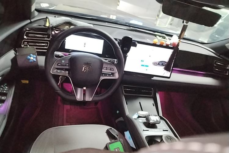 Used BYD Qin L 2024 DM-i 120KM Beyond Model Center Console