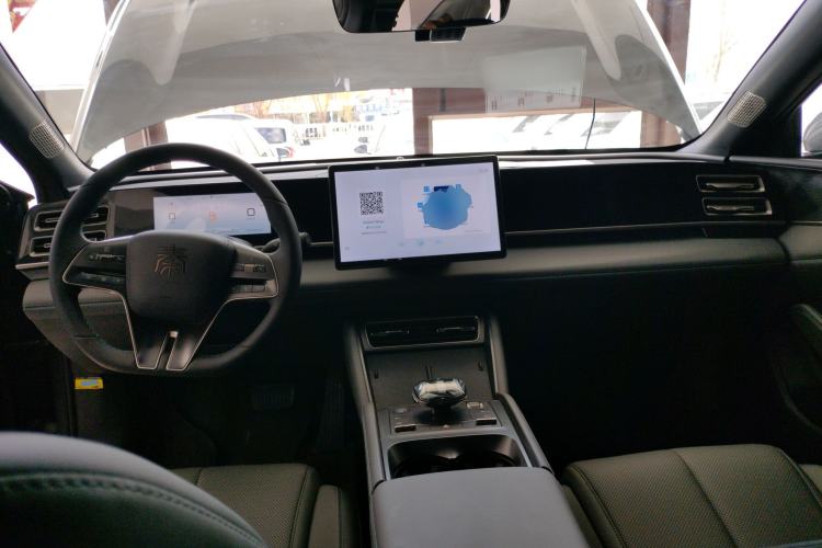 Used BYD Qin L 2024 DM-i 80KM Beyond Model Center Console