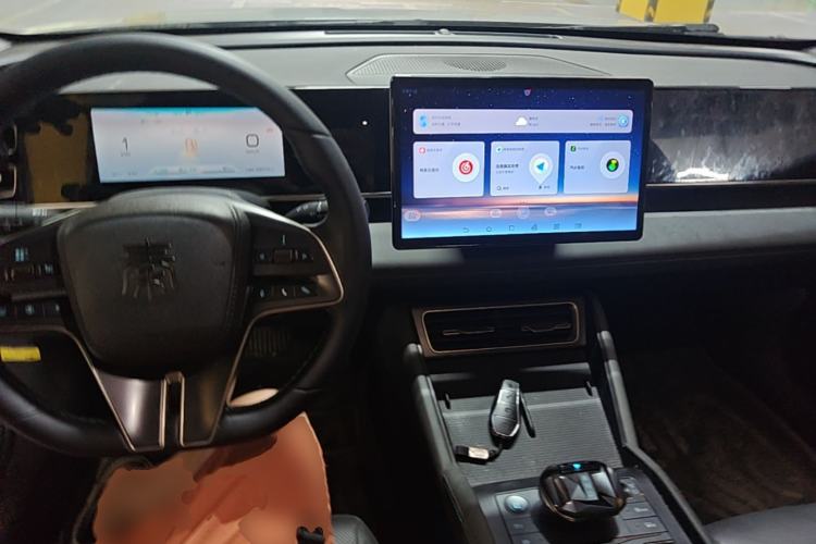 Used BYD Qin L 2024 DM-i 80KM Beyond Model Center Console