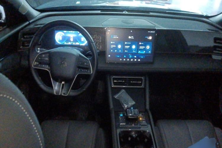Used BYD Qin L 2024 DM-i 80KM Beyond Model Center Console
