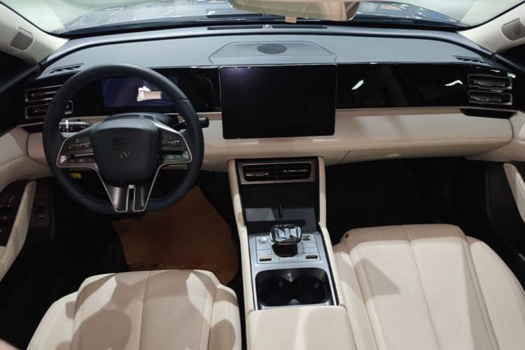 Used BYD Qin L 2024 DM-i 80KM Beyond Model Center Console