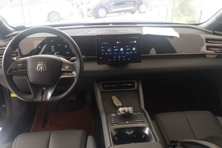 Used BYD Qin L 2024 DM-i 80KM Leading Model Center Console