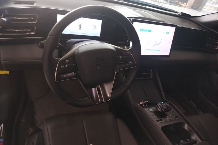 Used BYD Qin L 2024 DM-i 80KM Beyond Model Center Console