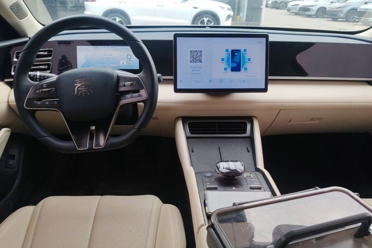 Used BYD Qin L 2024 DM-i 120KM Beyond Model Center Console