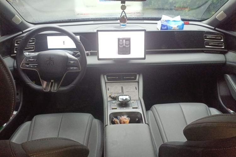 Used BYD Qin L 2024 DM-i 120KM Beyond Model Center Console