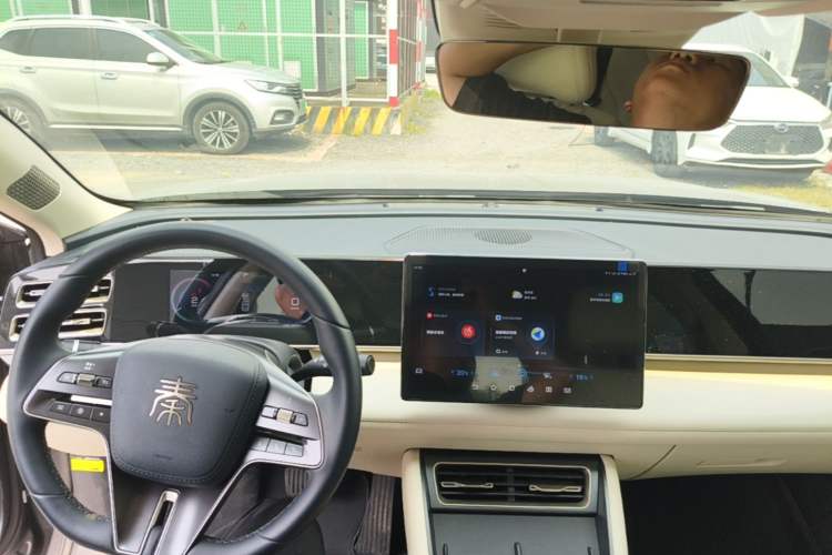 Used BYD Qin L 2024 DM-i 80KM Beyond Model Center Console