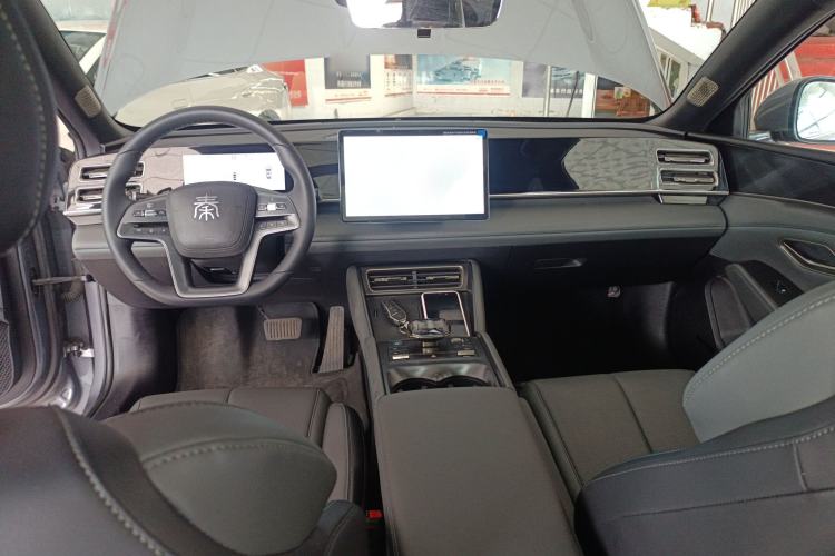 Used BYD Qin L 2024 DM-i 120KM Beyond Model Center Console