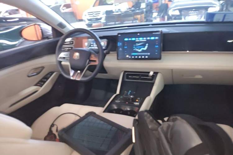 Used BYD Qin L 2024 DM-i 120KM Beyond Model Center Console