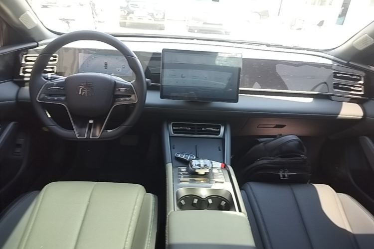 Used BYD Qin L 2024 DM-i 120KM Beyond Model Center Console