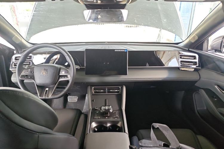 Used BYD Qin L 2024 DM-i 80KM Beyond Model Center Console