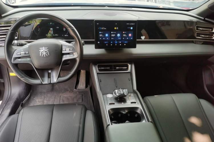 Used BYD Qin L 2024 DM-i 80KM Leading Model Center Console