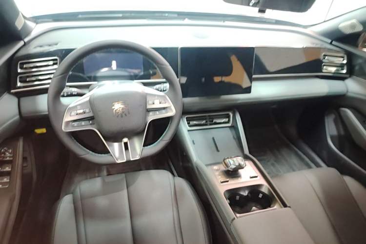 Used BYD Qin L 2024 DM-i 80KM Beyond Model Center Console