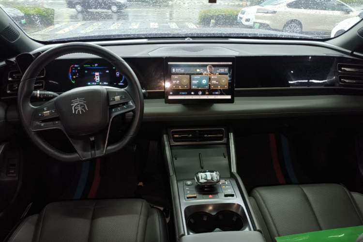 Used BYD Qin L 2024 DM-i 80KM Leading Model Center Console