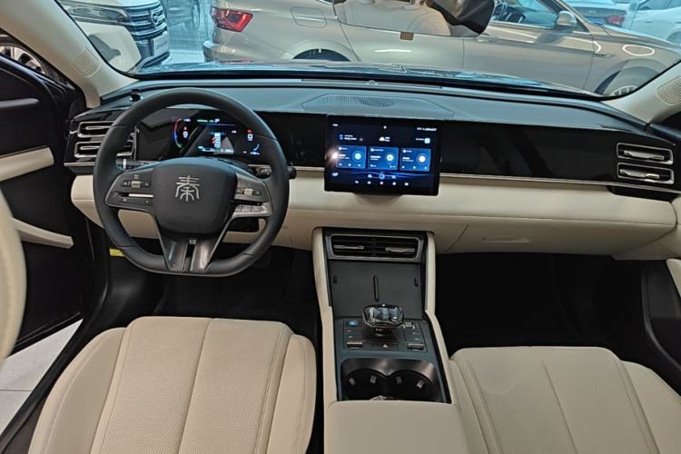 Used BYD Qin L 2024 DM-i 80KM Leading Model Center Console