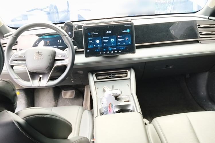 Used BYD Qin L 2024 DM-i 120KM Leading Model Center Console