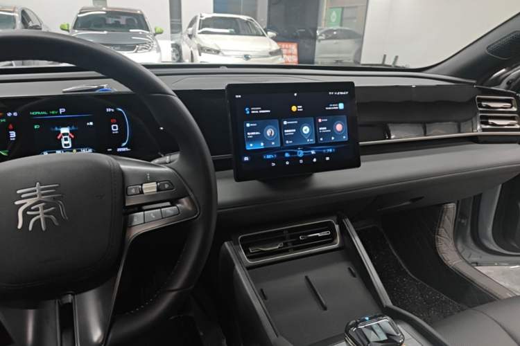 Used BYD Qin L 2024 DM-i 80KM Leading Model Center Console
