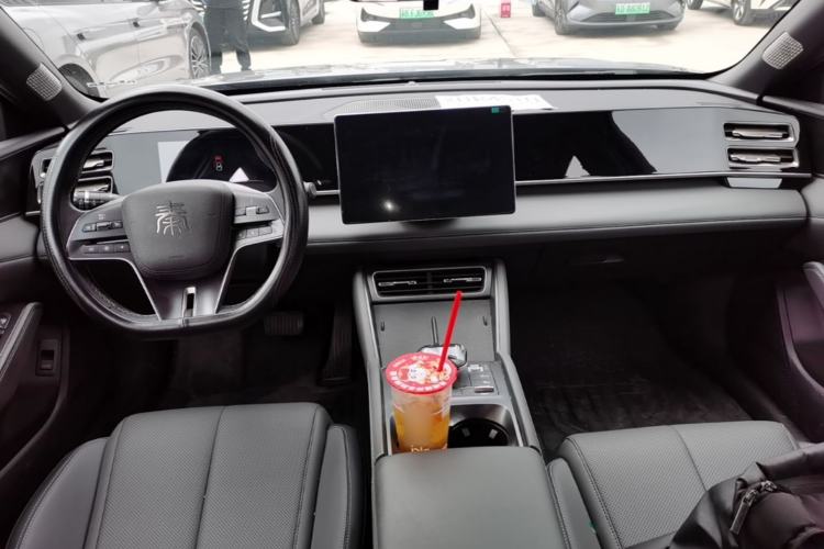 Used BYD Qin L 2024 DM-i 120KM Leading Model Center Console
