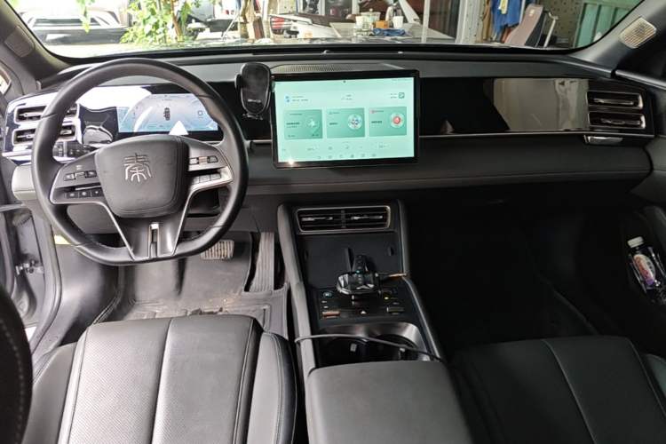 Used BYD Qin L 2024 DM-i 120KM Leading Model Center Console