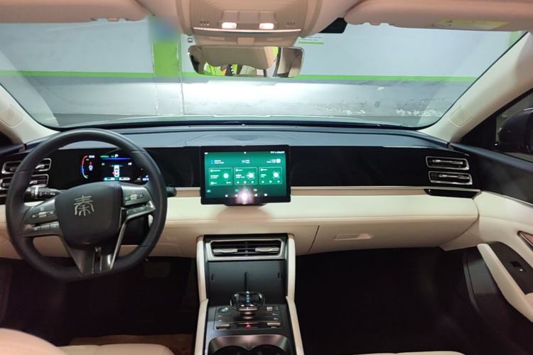 Used BYD Qin L 2024 DM-i 80KM Leading Model Center Console