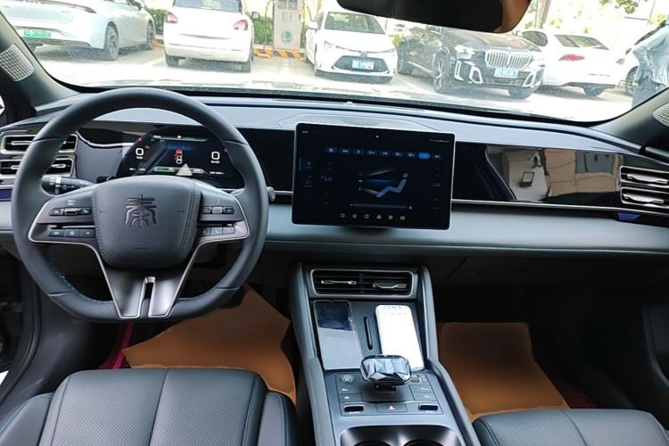 Used BYD Qin L 2024 DM-i 80KM Beyond Model Center Console
