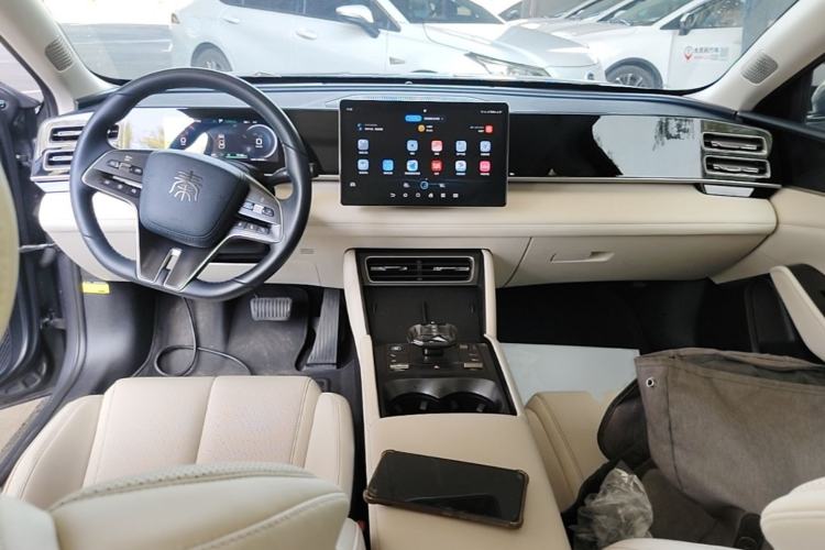 Used BYD Qin L 2024 DM-i 120KM Beyond Model Center Console